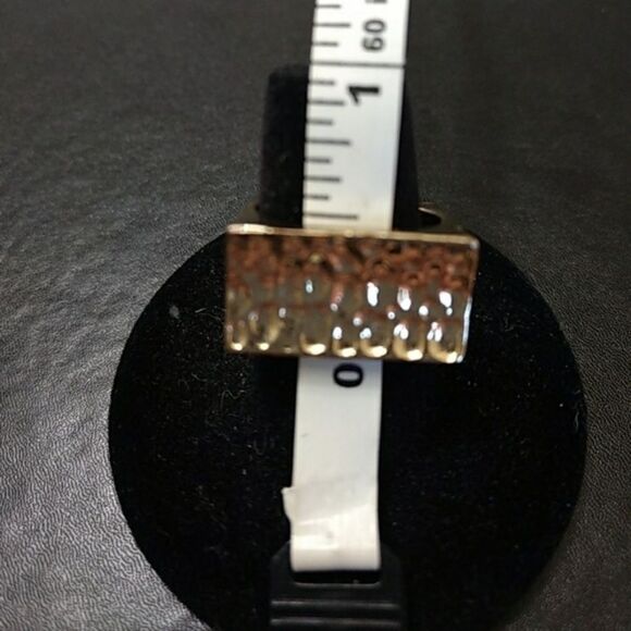 *Sale* Gold tone square rectangular ring Size 7 - Picture 6 of 6